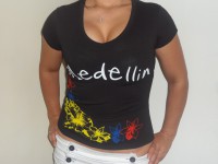 /album/camisetas-dama-elaboradas-en-lycra-algodon-cuello-v-y-redondo-tallas-m-l/camiseta-dama-flores-medellin-jpg/